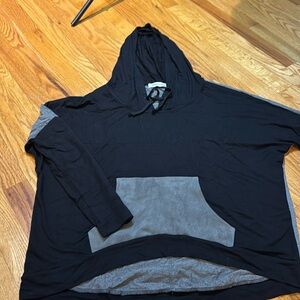 Karen by Karen Kane sweatshirt size medium gray/black